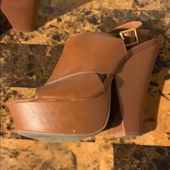 Platform heels - Picture 3 of 4